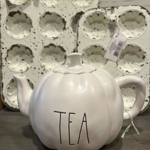 Rae Dunn pumpkin tea with lid